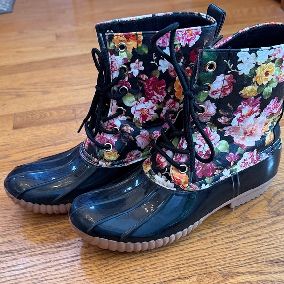 Avanti Shoes - AVANTI Floral Lace-Up Women's Rain Boots Size 7